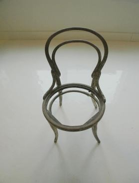 While developing their structural systems, the team looked at two steam-bent antecedents: Thonet's No. 14 chair and the bent-wood snowshoes and canoes made by craftsmen in the Great Lakes region. To fully understand the geometries and the bending required, a Thonet chair was deconstructed to its most basic parts.