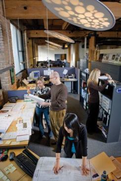 All employees at Schuler Shook, includingthe principals, have an open workarea in the Chicago office. Theopenness of the office is meant to promoteconversation among colleaguesand allow everyone in the office to learnfrom each other.