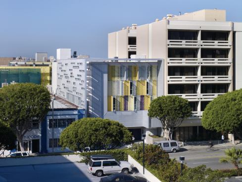 Located on the site of a former parking lot, Step Up on Fifth mediates between the sizes of the buildings on either side of it.

