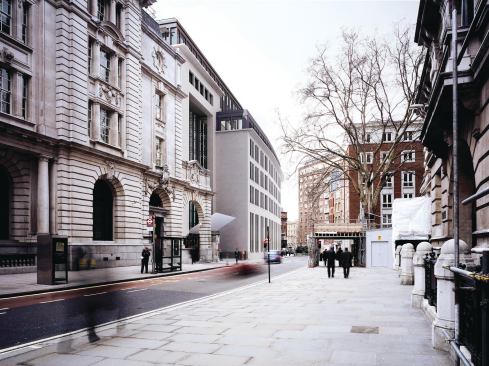 St. Bartholomew’s Hospital



Architect: HOK

Client: Barts and The London NHS Trust

Square feet: 1.2 million

Cost: $1.2 billion

Completion: 2012



This project encompasses new construction at, and renovations to, both St. Bartholomew’s Hospital and The Royal London Hospital, which now operate jointly in central London as Barts and The London NHS Trust. HOK is providing full medical planning and design services for the scheme. The design will incorporate existing historic buildings.