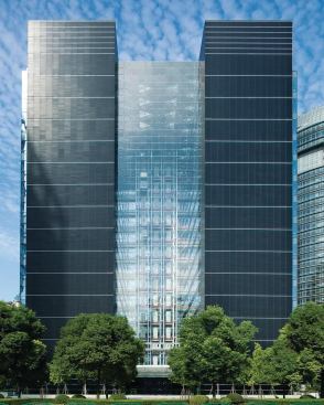 China Diamond Exchange Center

Goettsch Partners



Shanghai, China

 This 15-story, 535,500-square-foot building consists of two rectangular office slabs connected by a 230-foot-high glass-enclosed atrium with a central elevator bank.
