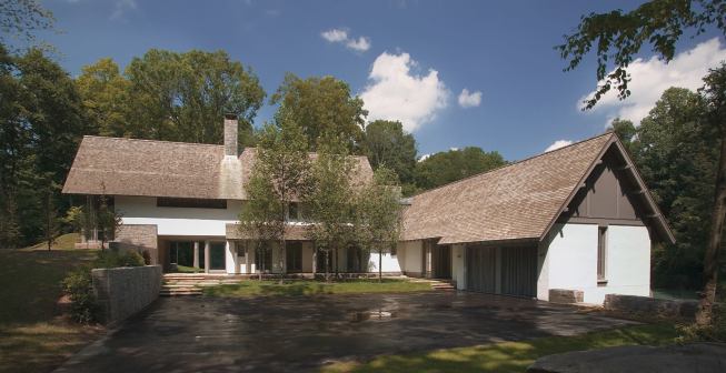In lieu of an obvious front door, the entrance is through a 16-foot-by-20-foot void that splits the house front to back.