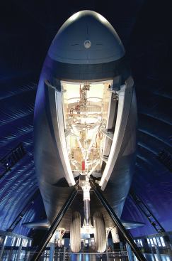 The landing gear wheel wells are highlighted with 3500K 20W ceramic metal halide lamps, which reveal the shuttle’s mechanical inner workings.