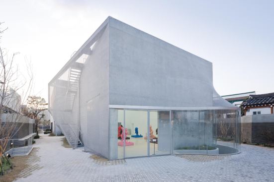 The Kukje Art Center in Seoul, South Korea, is wrapped in chain metal mesh. 