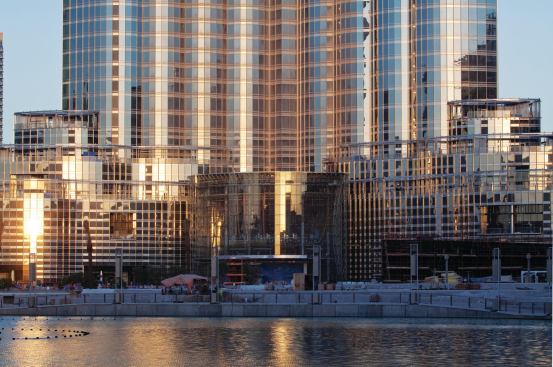 Made up of approximately 28,000 flat panels, the Burj Khalifa’s curtain wall varies little in appearance from bottom to top. At the uppermost levels, the unitized panels were made narrower and taller than on lower floors, easing the installation process. The skyscraper’s “curved” façade serves two design purposes, dispersing both the Dubai sunlight and the desert wind.