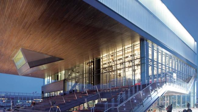 The horizontal header and sill plates of the curtain wall were buried above and below their adjacent surfaces, allowing the wrapper to appear to penetrate the walls. To maintain the drama of the interior, structure along the north and west walls was kept to a minimum. The theater is suspended from above by mega-trusses. Parallel to each curtain-wall mullion is a steel hanger that also provides tracks for scrim and blackout shades. The shades can be controlled to meet performance needs_from full transparency, to filtered light, to total blackout.