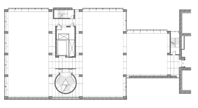 A building plan reveals its symmetry as well as Kahn's notion of distinct "served" and "servant" spaces. The servant core of the building houses the two stairwells, the elevator, restrooms, and closets. Although Kahn's style differs starkly from the older gallery buildings, Kahn was mindful of their scale and proportions. 