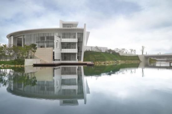 Once visitors pass through the entry to the exclusive complex, the building opens up to views of the surrounding bay.