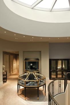 The ceiling soffit around the skylight is ringed with accent lights. Although the color temperature of the MR16 fixtures varies (3000K and 4000K), the size of the aperture does not. 