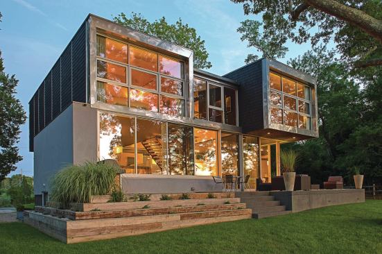 Modern Green Home recently worked on this new waterfront house in North Haven, N.Y.