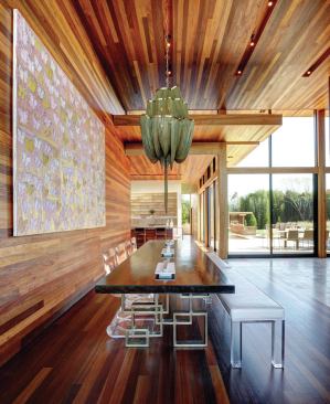 The house’s interlocking, open-ended forms direct views toward landscaped yards, screening out neighboring houses at both sides.