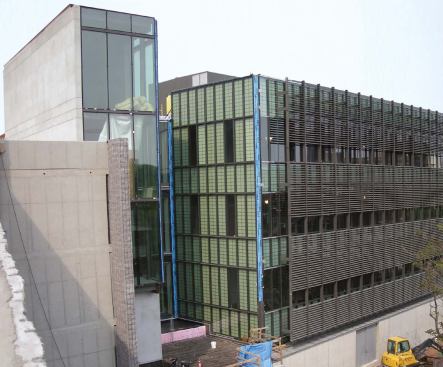 The active curtain wall system at the Sculpture Building and Gallery.