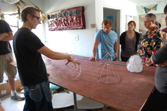 M&As space lends itself to installations and an ongoing series of public design workshops. San Diego–based artist Bruce Busby discusses his prototypes at tent technology workshop.