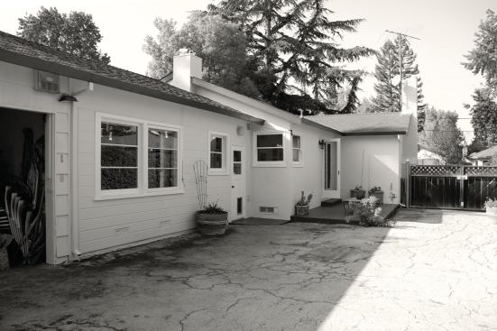 An image of the house before the renovation.