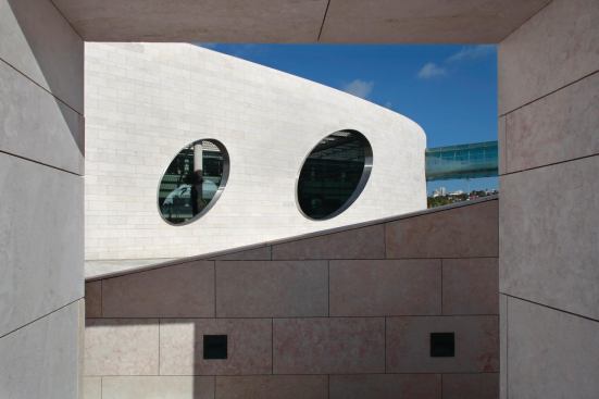 The Champalimaud Centre for the Unknown, designed by Mumbai, India–based Charles Correa Associates, is a facility for neuroscience and cancer research in Lisbon, Portugal.