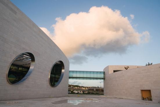 A glass bridge connects the two buildings at the Champalimaud Centre for the Unknown.