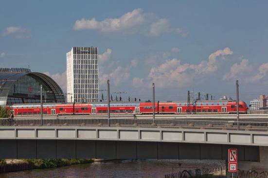 Tour Total exterior, with the Hauptbahnhof in the foreground.