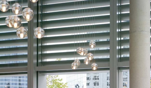 LIGHT SHOW

The generous use of natural light in the museum is essential to its strategy for conserving energy. Soft, reflected light is admitted into many of the public spaces after passing through three filters: exterior louvers with an aerodynamic profile.