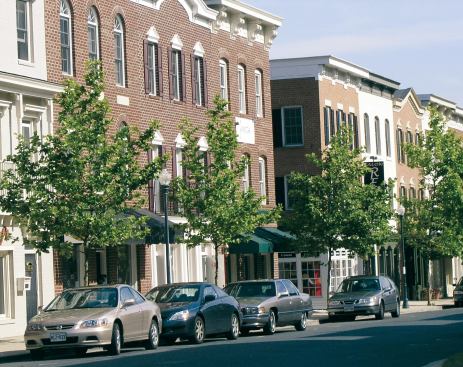 Walkability is a key characteristic of New Urbanism. At Kentlands, a 352-acre, DPZ-planned community in Gaithersburg, Md., brick sidewalks, front stoops, and 

a mixed-use downtown all cater to pedestrians.