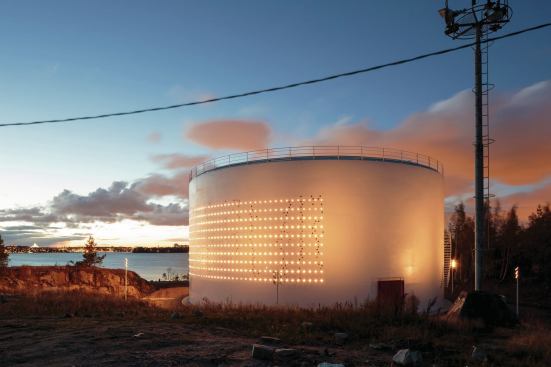 Located near the sea, the abandoned oil tank is located in an area known for its strong winds. Lighting Design Collective was inspired by this setting and used the combination of natural light, wind, and movement of light on the water as a source of inspiration for the formulation of their lighting concept.