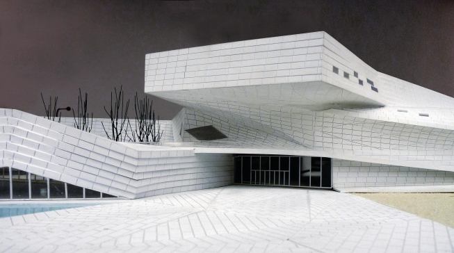The building has no fewer than five points of entry. This one, recessed into the building under a series of overhangs, signals the architects’ wish for visitors to be enveloped by the space.