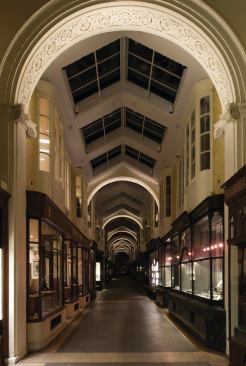 In the evenings, the fixtures are set at 2700K to recall the glow of gas light, the original method of illumination for the arcade. 