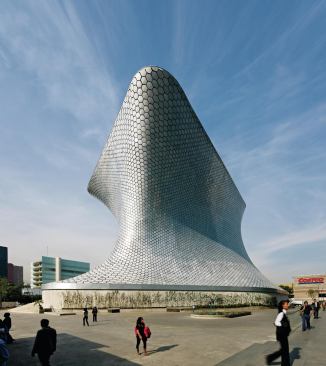 Defined by its mushroomlike form and its skin of locally sourced hexagonal aluminum tiles, the Museo Soumaya is located in the Plaza Carso—developed by billionaire Carlos Slim and largely designed by his son-in-law, architect Fernando Romero.