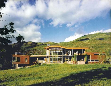 Border House was named for its function as a transitional element between woodland and open meadow. Completed in 2003, it reflects themes common in Teagues work: forms inspired by the landscape and a certain assembled quality.