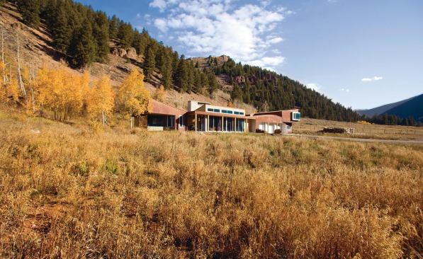 Cement Creek Residence occupies a site that offers both breathtaking views and extreme weather.