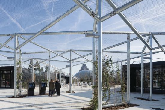 The main entrance to the zoo directs visitors between two new ticketing halls, and underneath a canopy of chain-link panels.
