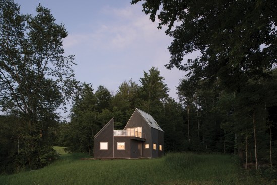Conceived as an aggregation of local barn, house, and shed styles, this painting studio in Vermont’s Green Mountains serves as a temporary getaway while the duo designs a larger house on the client’s 65-acre property.