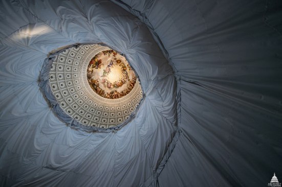 The circular canopy-netting used to restore the interior of the dome, while still allowing the Apotheosis of Washington to be visible.