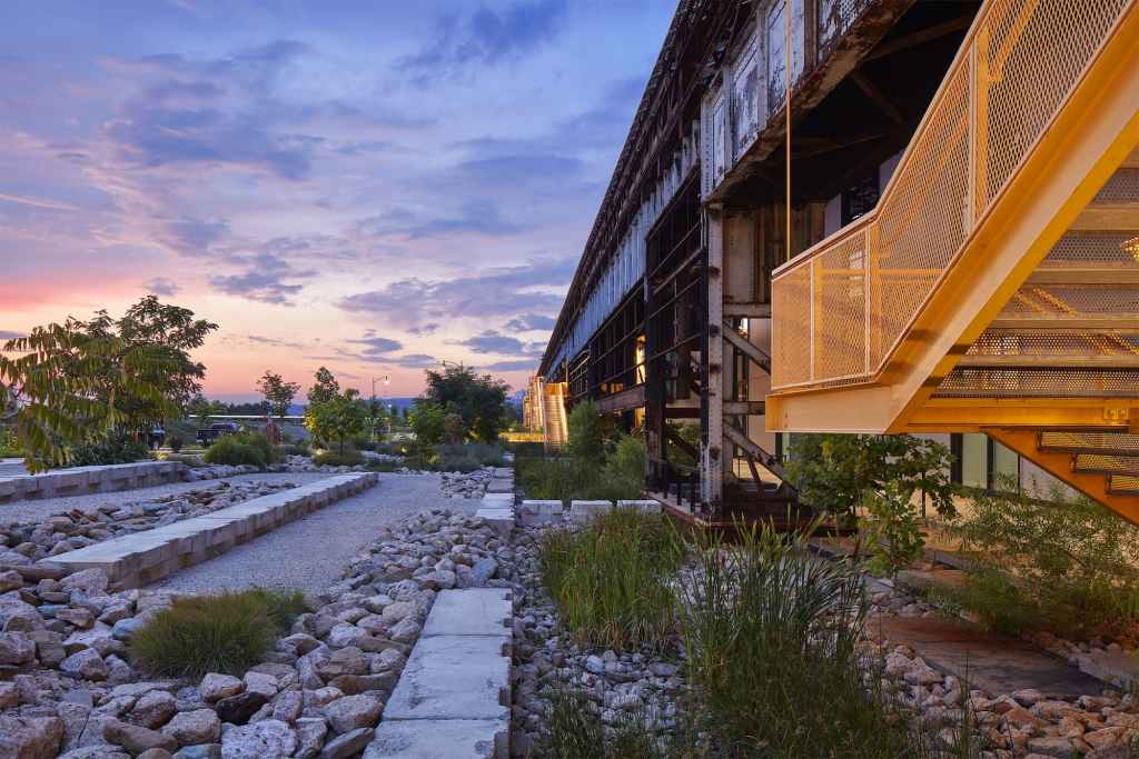 The steel structure of this steel plant was integrated into the Mill landscape 19 by Ten x Ten.