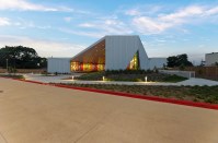 BRAVE/Architecture’s Fernando Brave, NOMA, FAIA, received the Honor Award for the Dr. Shannon Walker Neighborhood Library in Houston, TX.
