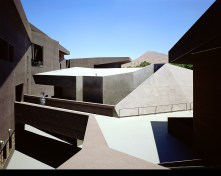 University of California, Riverside Arts Building, 2001, by Israel Callas Shortridge Associates  [Franklin D. Israel (American, 1945-96), Barbara Callas (American, b. 1955), Steven Shortridge [American, 1962-2014)], and Fields Devereaux Architects & Engineers (Edwin Fields [American, 1934-2020] and J. Peter Devereaux [American, b. 1956]), with Annie Chu (American, b. 1959), Photo by Tom Bonner.